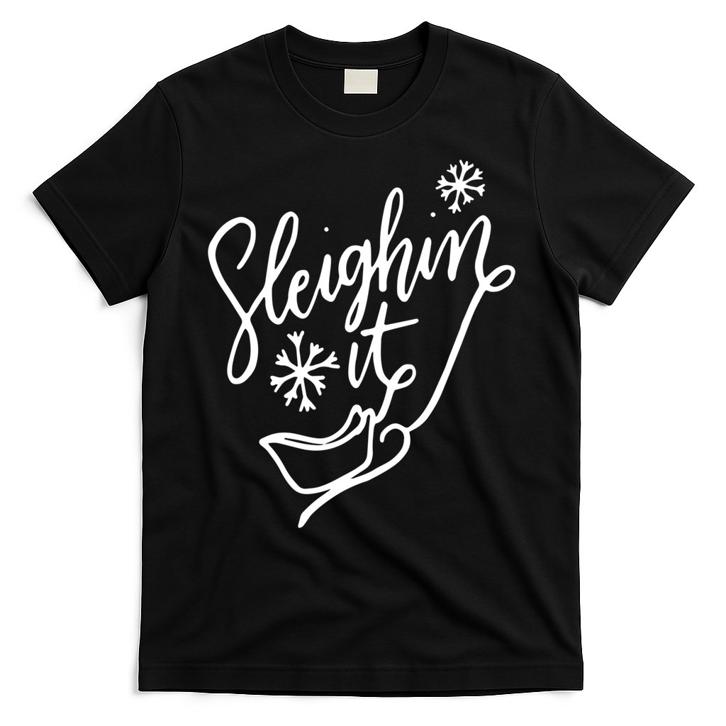 Sleighin It Funny Christmas Pun Sleighing Santa Sleigh Xmas T-Shirt