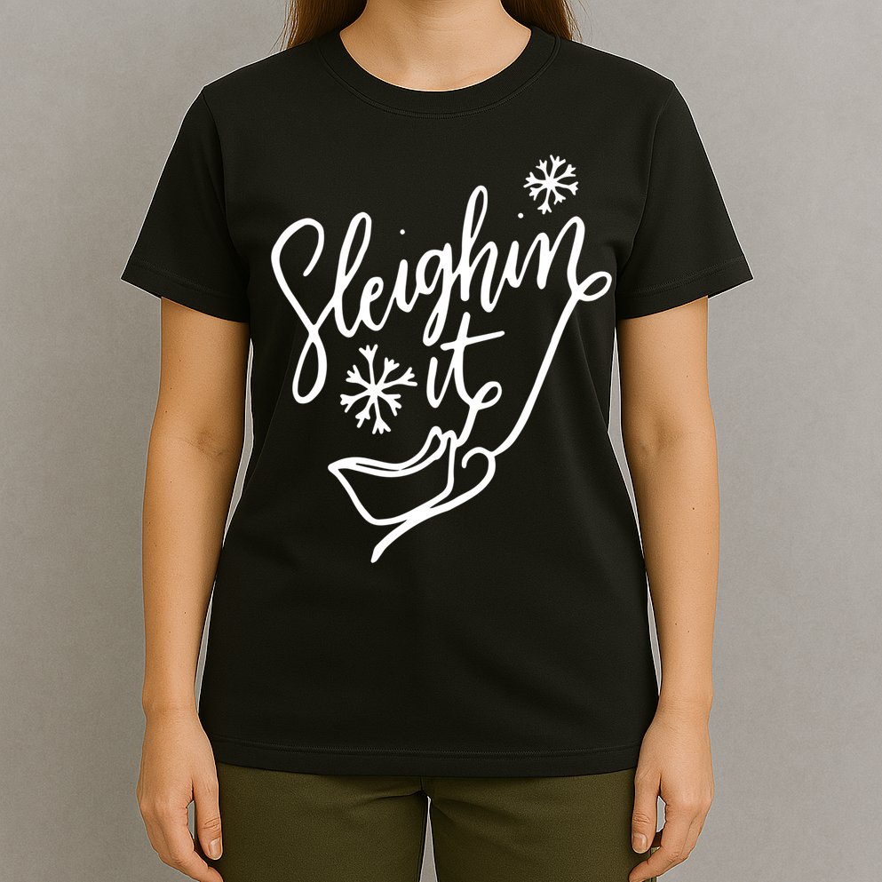 Sleighin It Funny Christmas Pun Sleighing Santa Sleigh Xmas T-Shirt