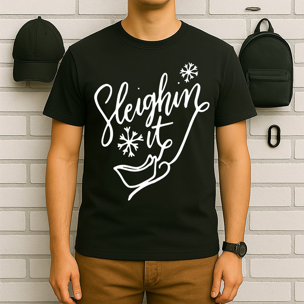 Sleighin It Funny Christmas Pun Sleighing Santa Sleigh Xmas T-Shirt