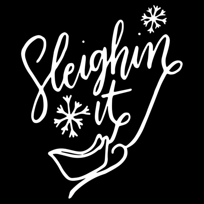 Sleighin It Funny Christmas Pun Sleighing Santa Sleigh Xmas T-Shirt