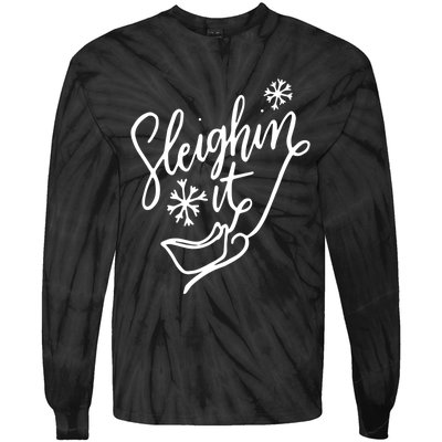 Sleighin It Funny Christmas Pun Sleighing Santa Sleigh Xmas Tie-Dye Long Sleeve Shirt