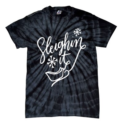 Sleighin It Funny Christmas Pun Sleighing Santa Sleigh Xmas Tie-Dye T-Shirt