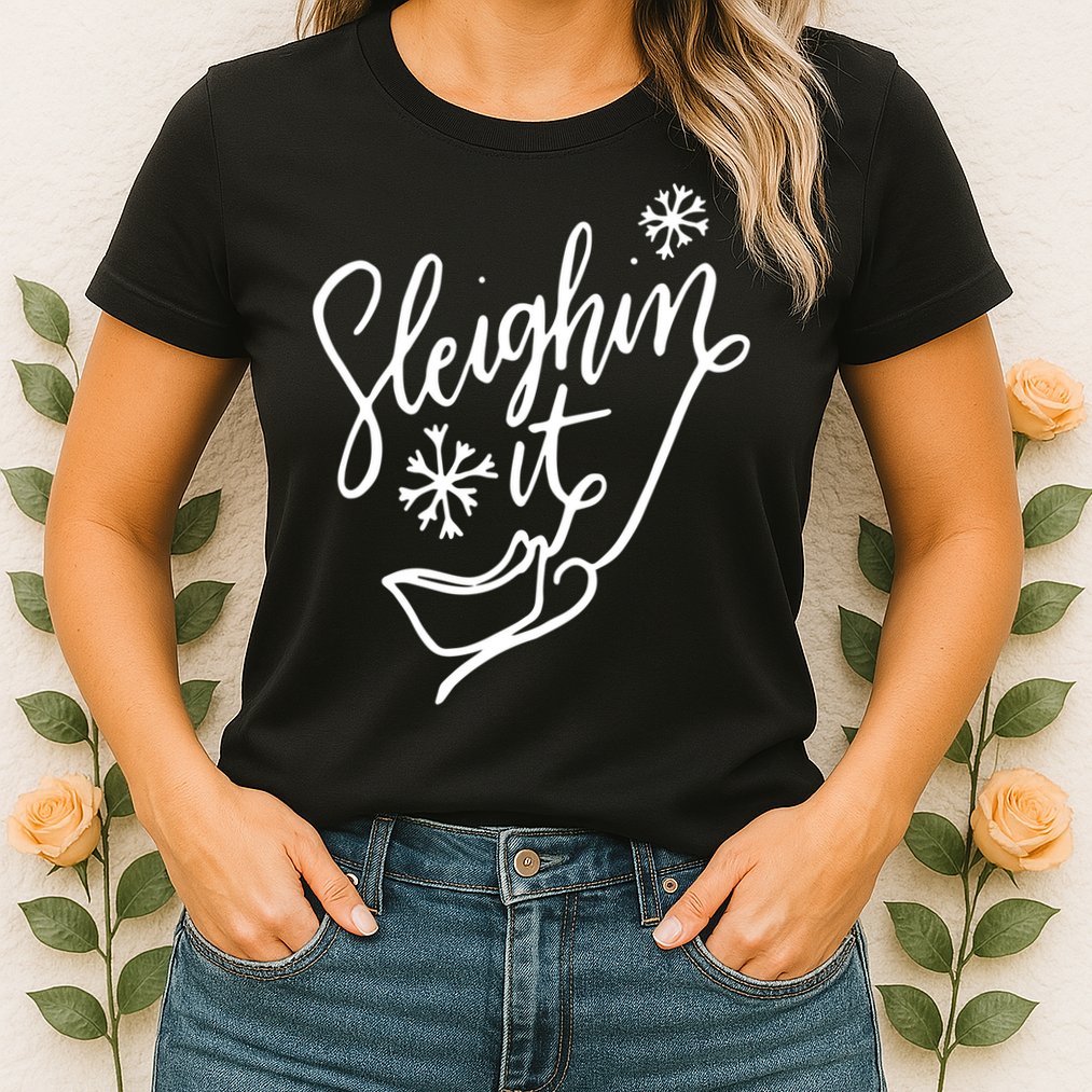 Sleighin It Funny Christmas Pun Sleighing Santa Sleigh Xmas Womens T-Shirt