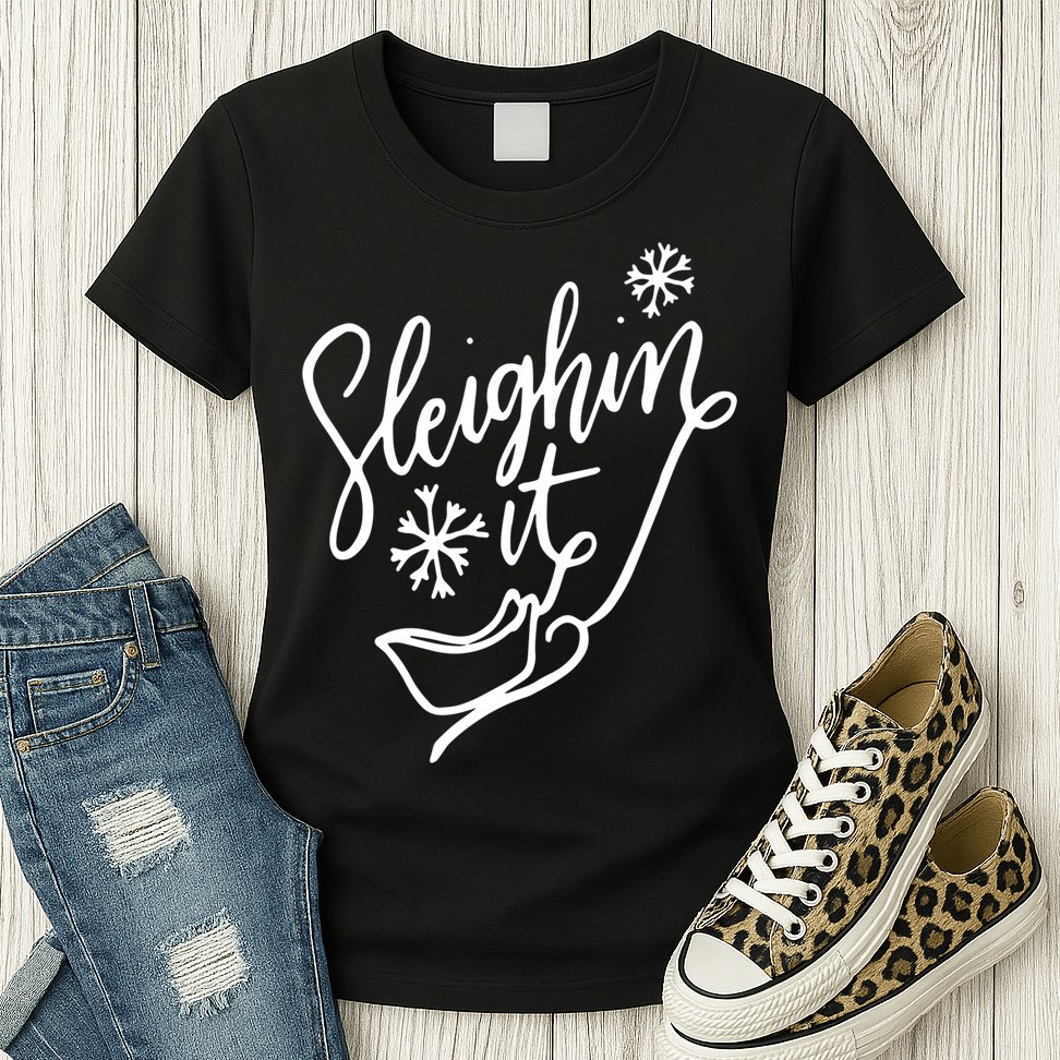 Sleighin It Funny Christmas Pun Sleighing Santa Sleigh Xmas Womens T-Shirt