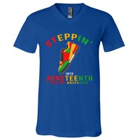 Stepping Into Junenth Like My Ancestors Black History Gift V-Neck T-Shirt