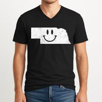 Smiling In NE – Funny Nebraska Happy Face V-Neck T-Shirt