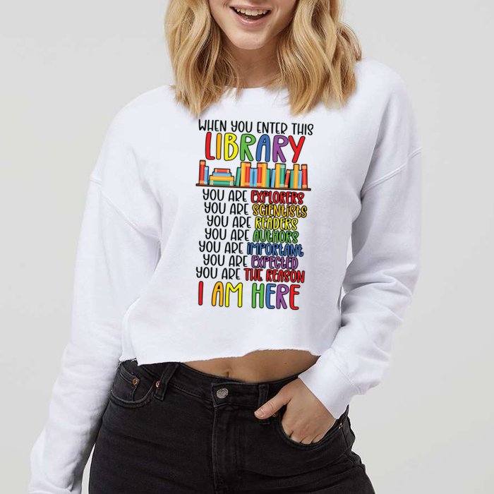 School Librarian Library Worker Appreciation Cropped Pullover Crew