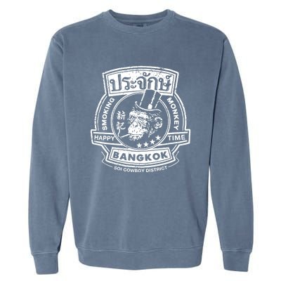 Smoking Monkey Bar Funny Beer Drinkings Famous Pub Retro Vintage Garment-Dyed Sweatshirt