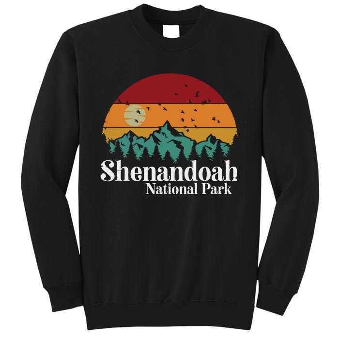 Shenandoah National Park Mountains Retro Style Vintage Gift Long Sleeve Sweatshirt