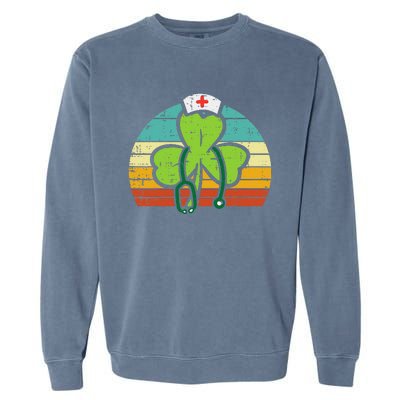 Shamrock Nurse Stethoscope Retro St Patricks Day Nurses RN Garment-Dyed Sweatshirt