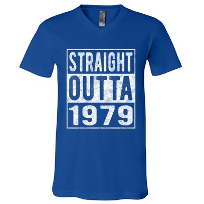 Straight Outta 1979 Fun Distressed Born 1979 Birthday Gift Meaningful Gift V-Neck T-Shirt