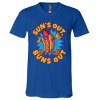 Sun´s Out Buns Out I Fast Food Sausage Hotdogs Food Wiener Gift V-Neck T-Shirt