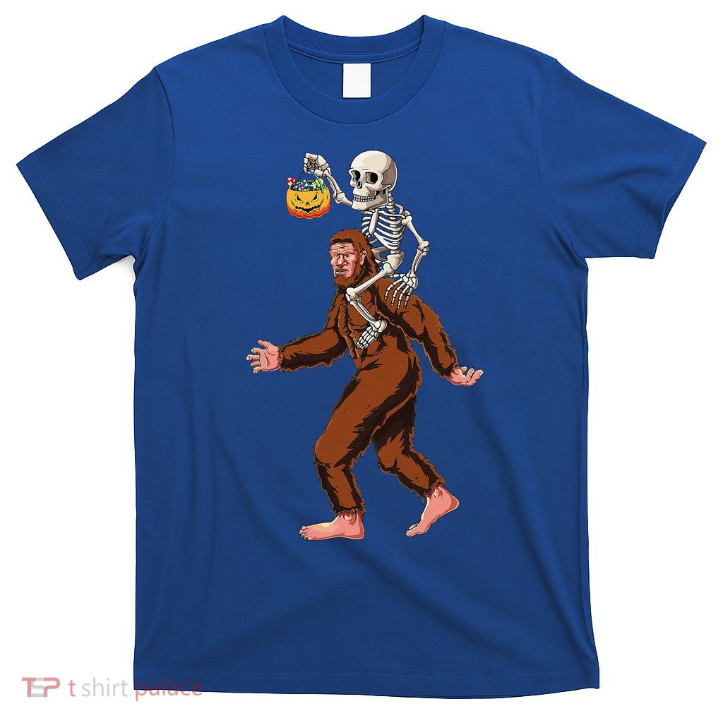Skeleton On Bigfoot Funny Sasquatch Yeti Halloween Costume T-Shirt