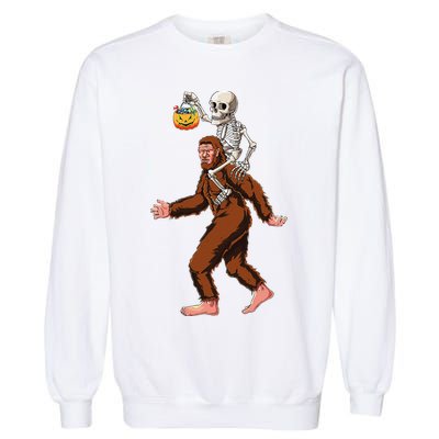 Skeleton On Bigfoot Funny Sasquatch Yeti Halloween Costume Garment-Dyed Sweatshirt