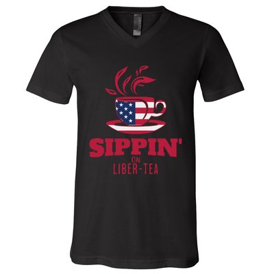 Sippin On Liber Tea American Flag Funny Holiday Slogans V-Neck T-Shirt