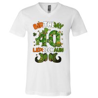 St Patricks 40 Birthday Leprechaun Lucky One Birthday 40th Birthday 40 Years Old V-Neck T-Shirt