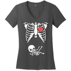 Skeleton Pregnancy Announcement XRay Halloween Costume Women's V-Neck T-Shirt