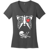 Skeleton Pregnancy Announcement XRay Halloween Costume Women's V-Neck T-Shirt