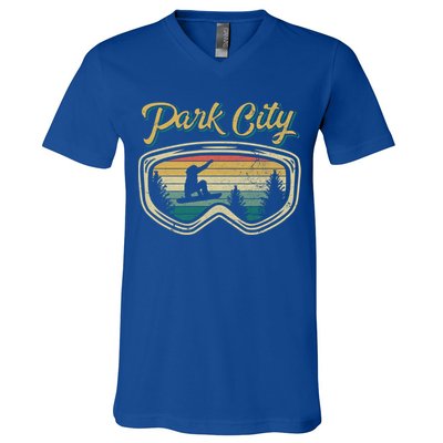 Snowboard Park City Utah Distressed Goggles Big Air Snow Gift V-Neck T-Shirt