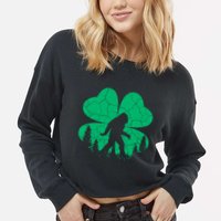 St Patricks Day Bigfoot Sasquatch Irish Clover Cropped Pullover Crew
