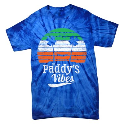 St Patrick Day Vintage St Paddy's Vibes Lucky Shamrock Beach Cute Gift Tie-Dye T-Shirt