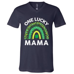 St Patricks Day Gift Women Gift Mommy Leopard One Lucky Mama V-Neck T-Shirt