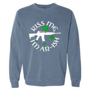 St Patricks Day Kiss Me Im Arish Ar Gun Garment-Dyed Sweatshirt