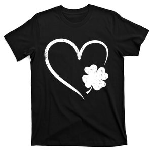 St Patricks day love with heart and shamrock clover T-Shirt