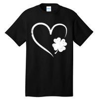 St Patricks day love with heart and shamrock clover Tall T-Shirt