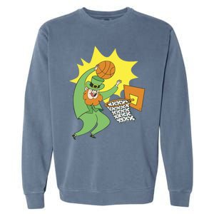 St Patricks Day Basketball Dunk Leprechaun Sports Great Gift Garment-Dyed Sweatshirt