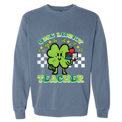 St Patrick Day Shamrock One Lucky Teacher Retro Saint Pattys Garment-Dyed Sweatshirt