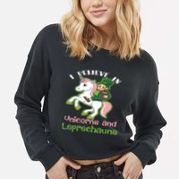 St PatrickS Day I Believe In Unicorns And Leprechauns Cool Gift Cropped Pullover Crew