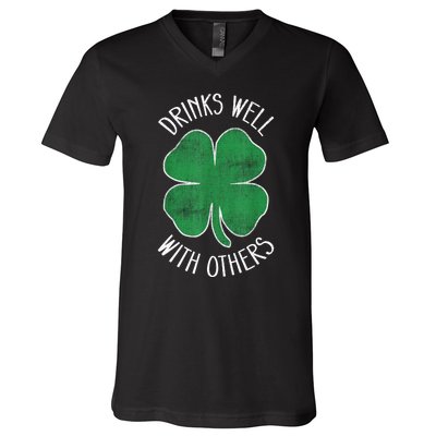 St Patricks Day Beer Funny Drinks Well With Others Drunk Gift V-Neck T-Shirt