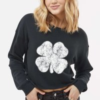 St. Patrick's Day Four Leaf Clover Green Background Design Cropped Pullover Crew