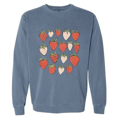 Strawberry Pattern Fruitarian Berry Strawberries Fruit Lover Garment-Dyed Sweatshirt