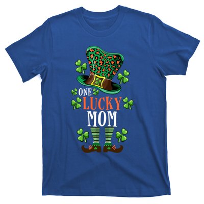 St Patrick’s One Lucky Mom Leprechaun Leopard Print Hat Gift T-Shirt