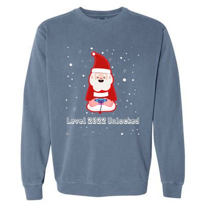 Santa Playing Video Game Video Gamers Christmas Cool Gift Garment-Dyed Sweatshirt