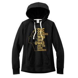 She Remembered Who She Was And The Game Changed Great Gift Women's Fleece Hoodie