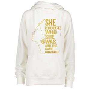 She Remembered Who She Was And The Game Changed Great Gift Womens Funnel Neck Pullover Hood