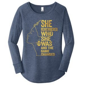 She Remembered Who She Was And The Game Changed Great Gift Women's Perfect Tri Tunic Long Sleeve Shirt