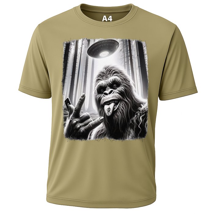 Sasquatch Selfie Big Foot Rock On Ufo Alien Funny 0hjxk2 Cooling Performance Crew T-Shirt