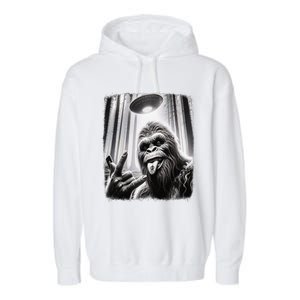 Sasquatch Selfie Big Foot Rock On Ufo Alien Funny 0hjxk2 Garment-Dyed Fleece Hoodie