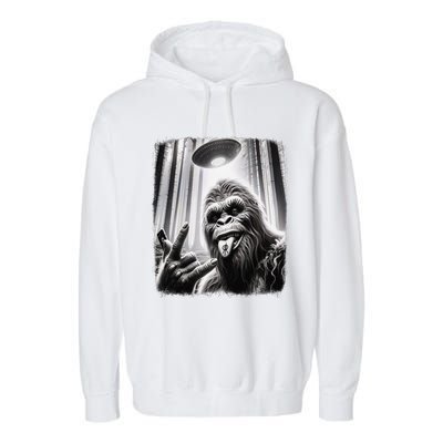 Sasquatch Selfie Big Foot Rock On Ufo Alien Funny 0hjxk2 Garment-Dyed Fleece Hoodie