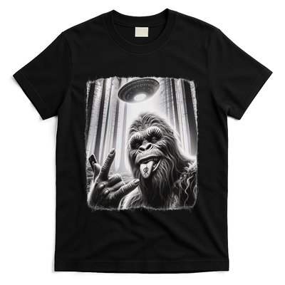 Sasquatch Selfie Big Foot Rock On Ufo Alien T-Shirt