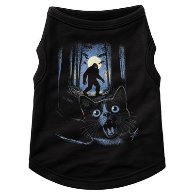 Surprised Scared Cat Selfie With Bigfo Ot Sasquatch Doggie Tank