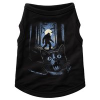 Surprised Scared Cat Selfie With Bigfo Ot Sasquatch Doggie Tank