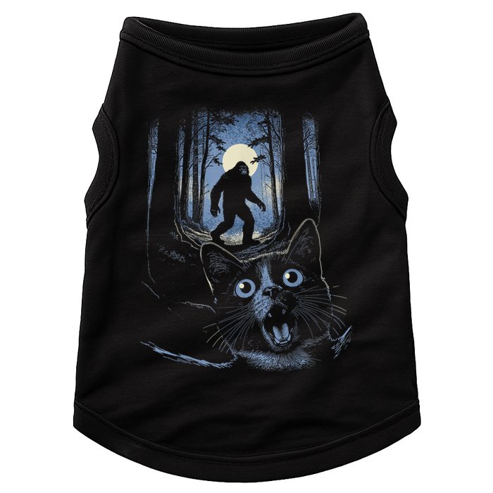 Surprised Scared Cat Selfie With Bigfo Ot Sasquatch Doggie Tank