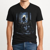 Surprised Scared Cat Selfie With Bigfo Ot Sasquatch V-Neck T-Shirt