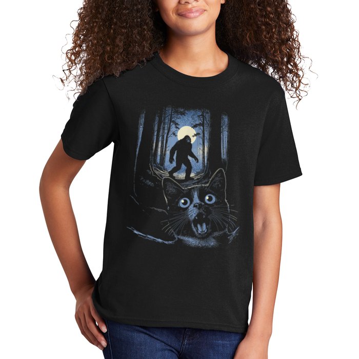 Surprised Scared Cat Selfie With Bigfo Ot Sasquatch Kids T-Shirt