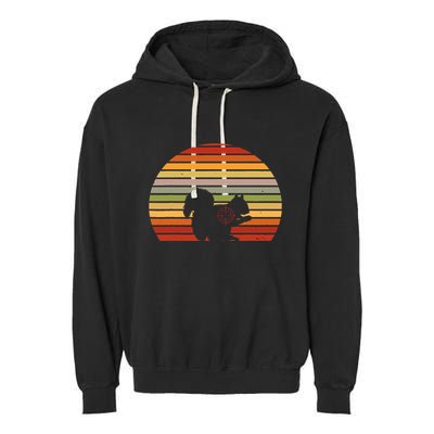 Scope Squirrel Hunter Vintage Retro Target Squirrel Hunting Garment-Dyed Fleece Hoodie